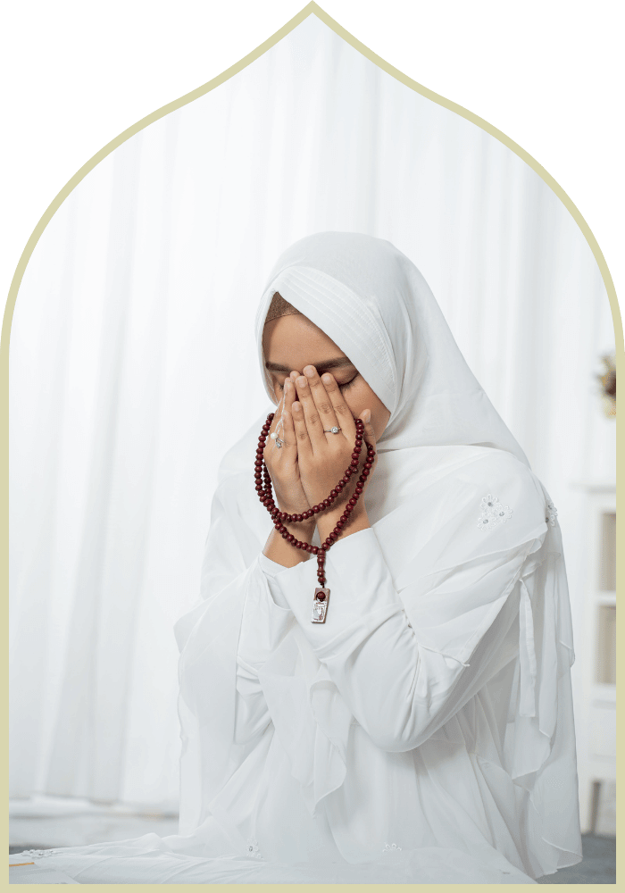 muslim woman making dua